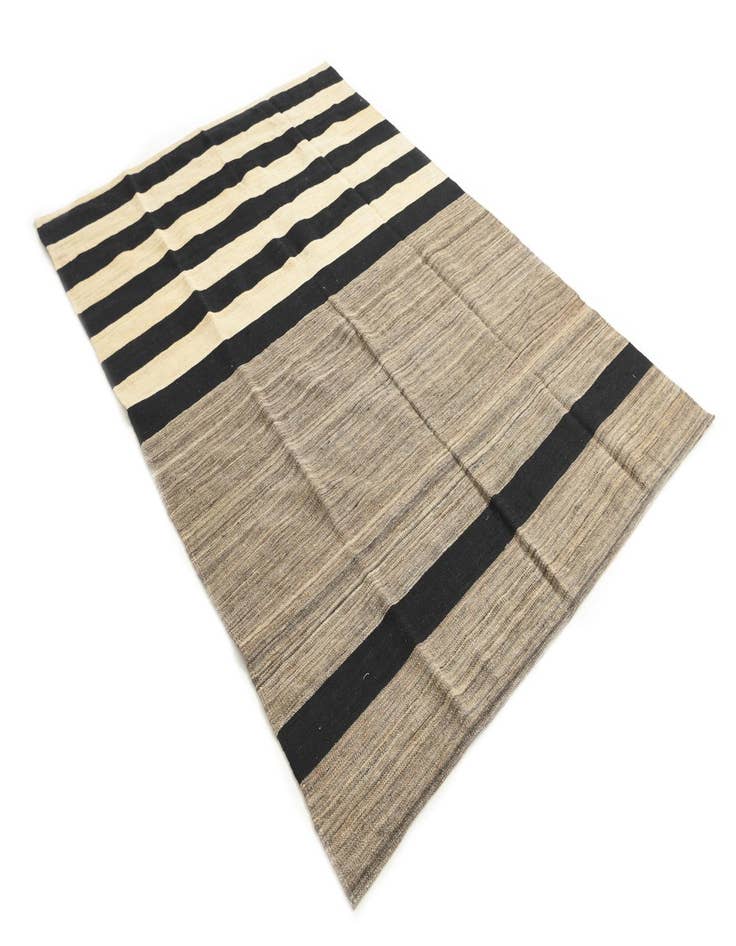 Detail image of 5' 5 x 7' 9  Hand Woven Kilim Modern Wool Rug