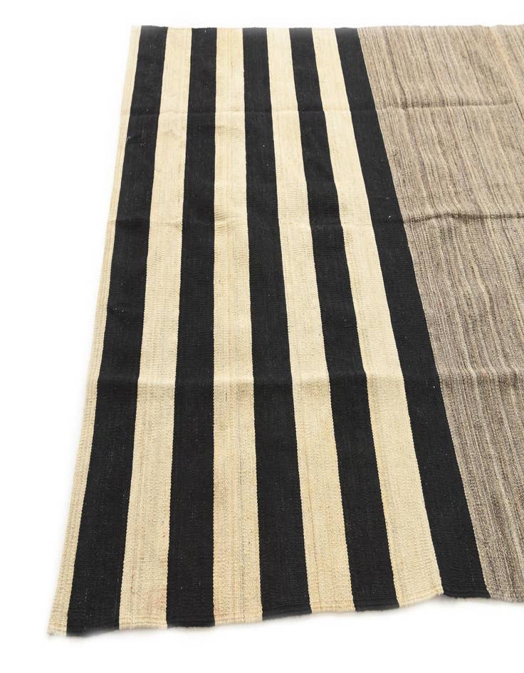 Detail image of 5' 5 x 7' 9  Hand Woven Kilim Modern Wool Rug