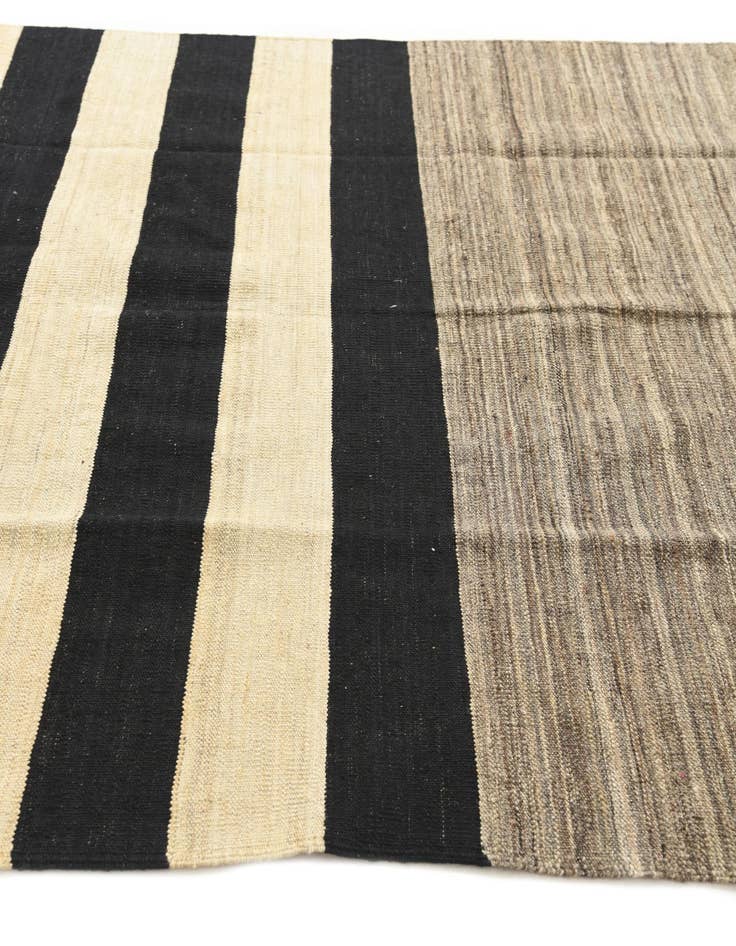 Detail image of 5' 5 x 7' 9  Hand Woven Kilim Modern Wool Rug