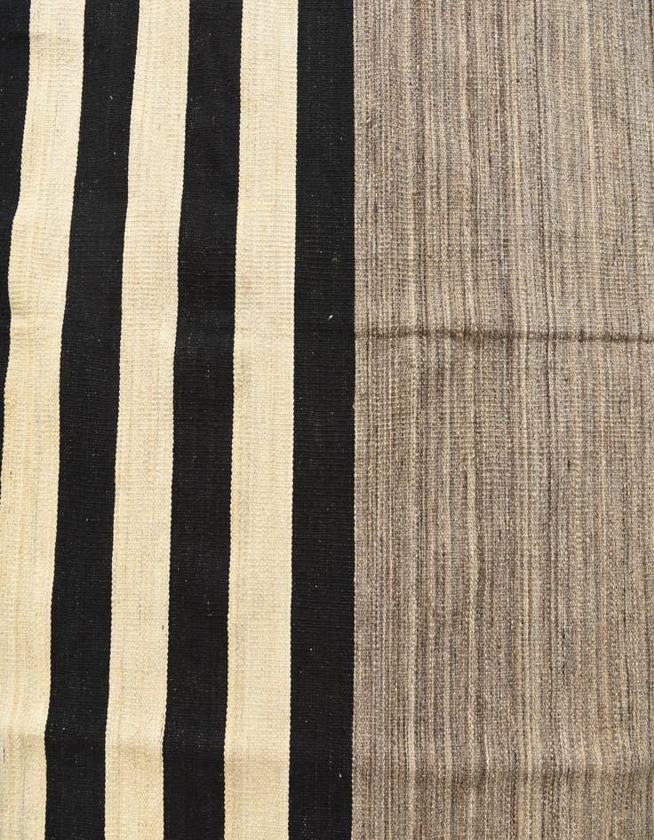 Detail image of 5' 5 x 7' 9  Hand Woven Kilim Modern Wool Rug