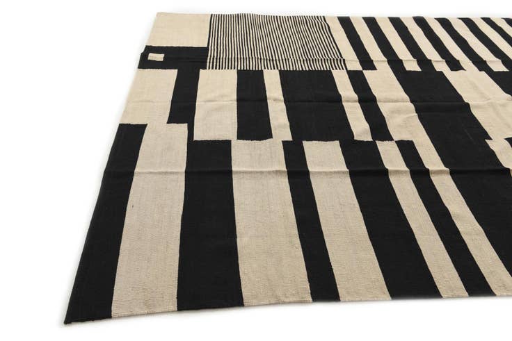 Detail image of 8' 2 x 9' 8 Hand Woven Kilim Modern Wool Rug