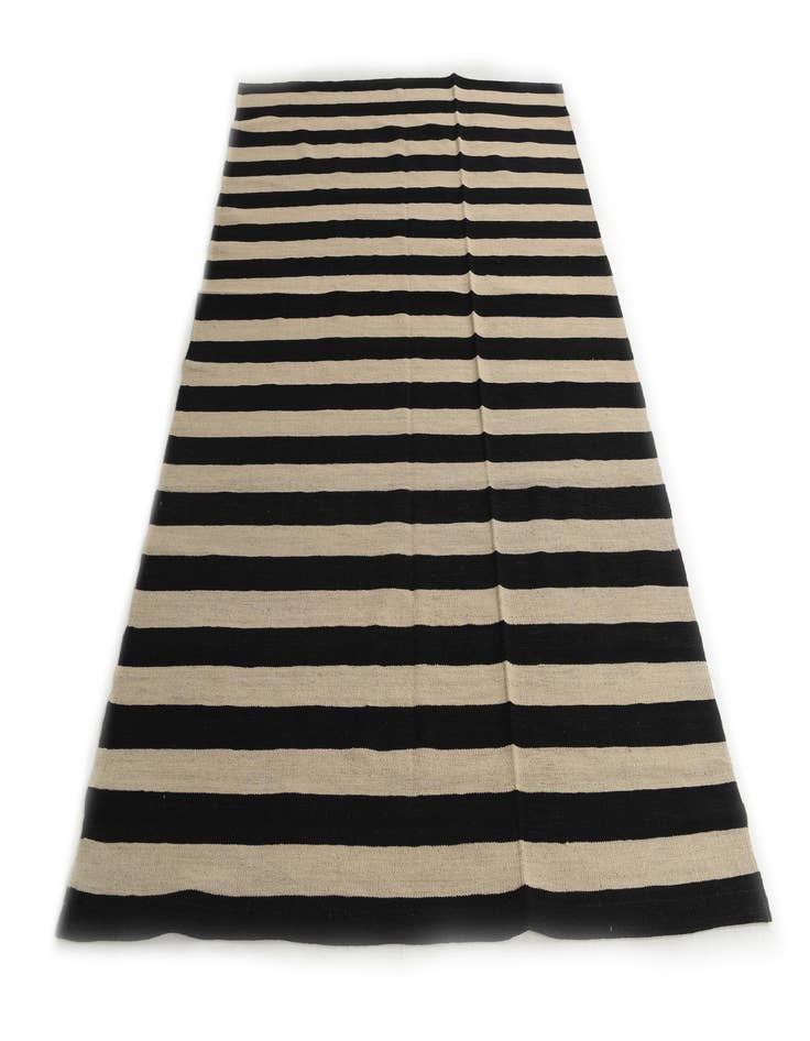 Detail image of 5' 7 x 7' 9  Hand Woven Kilim Modern Wool Rug