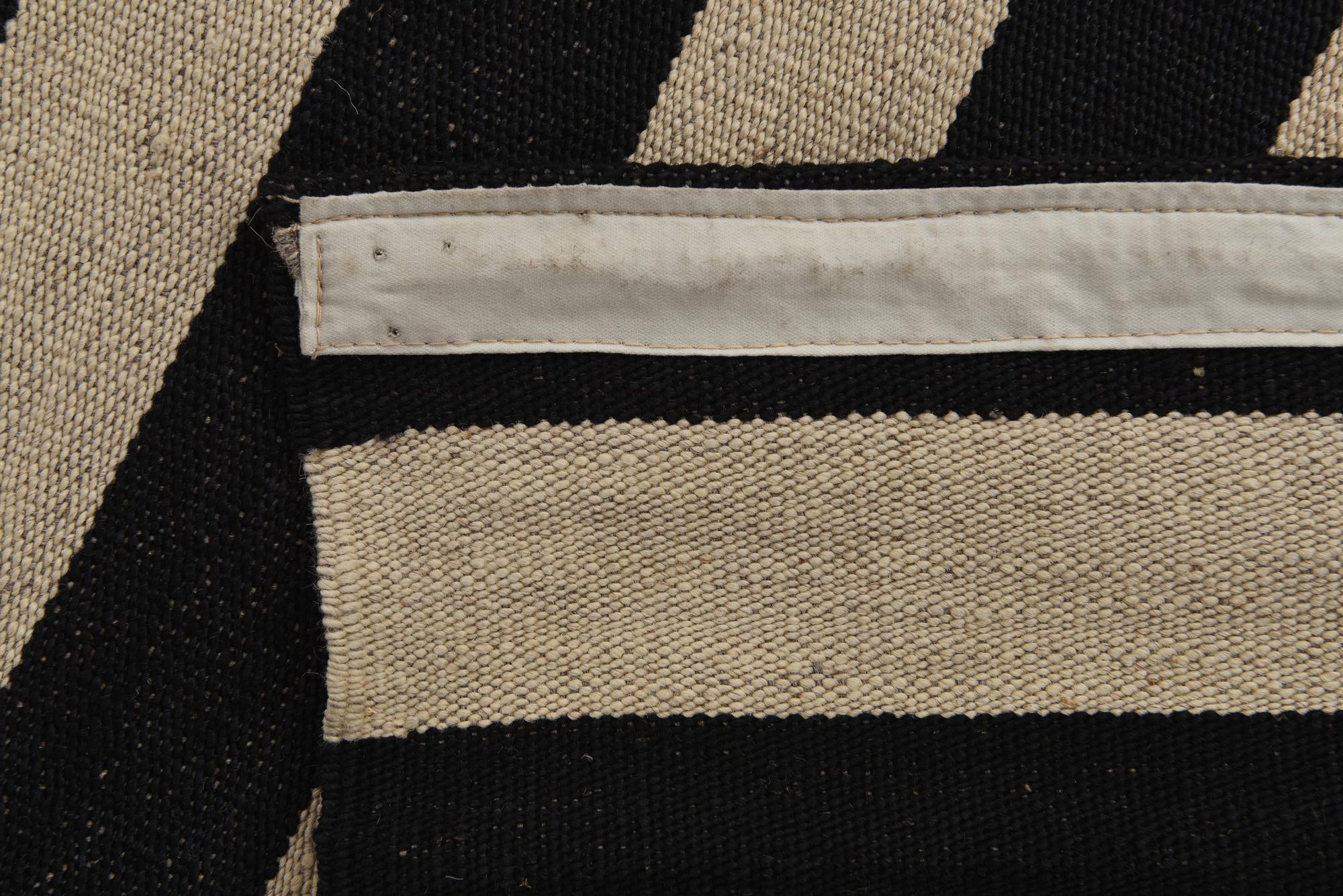 5' 7 x 7' 9 Hand Woven Kilim Modern Wool Rug