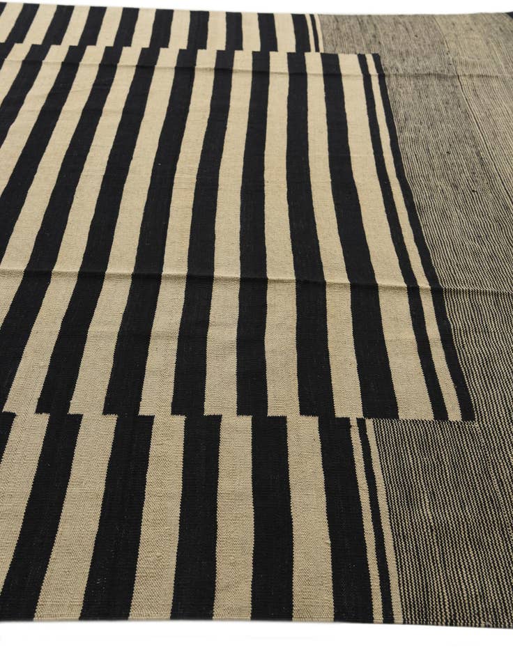 Detail image of 8' 2 x 9' 7  Hand Woven Kilim Modern Wool Rug