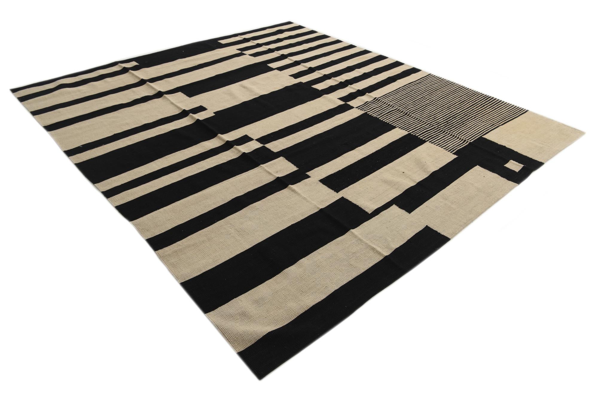 8' 7 x 9' 7 Hand Woven Kilim Modern Wool Rug