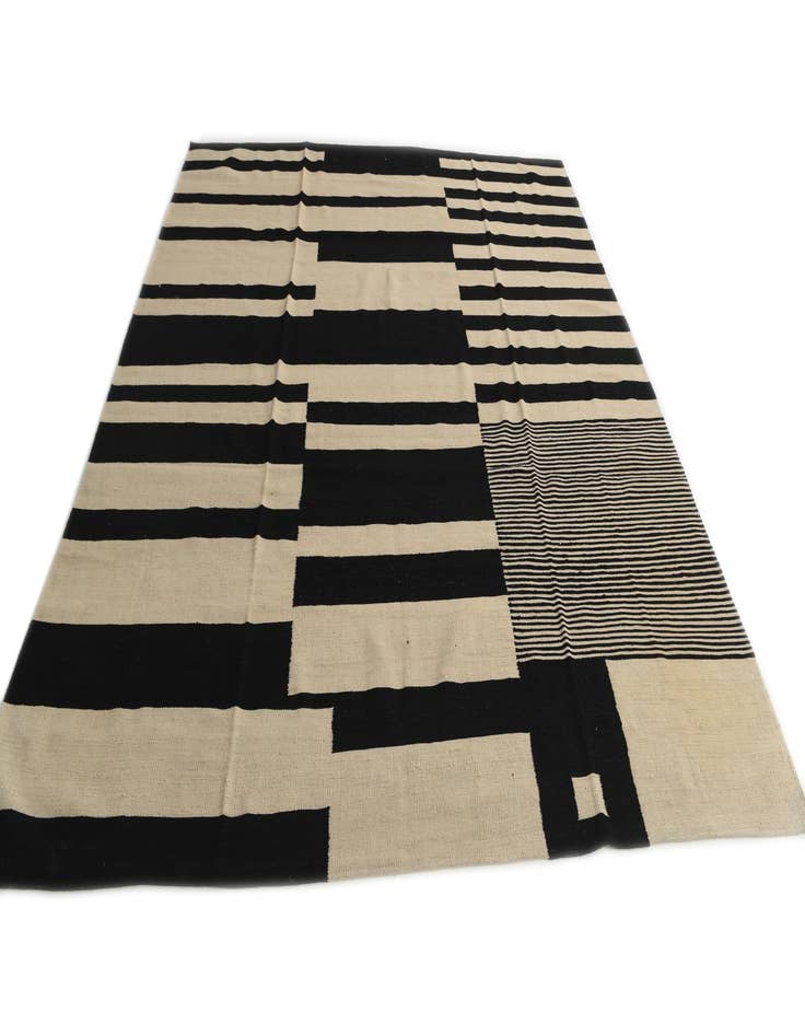 Detail image of 8' 7 x 9' 7  Hand Woven Kilim Modern Wool Rug