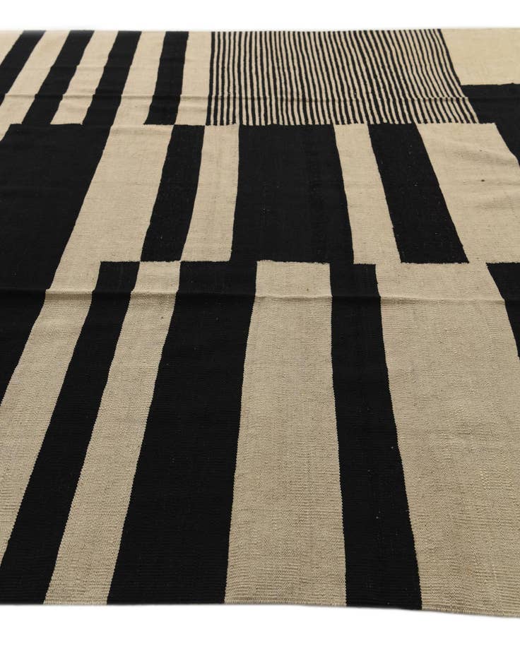 Detail image of 8' 7 x 9' 7  Hand Woven Kilim Modern Wool Rug