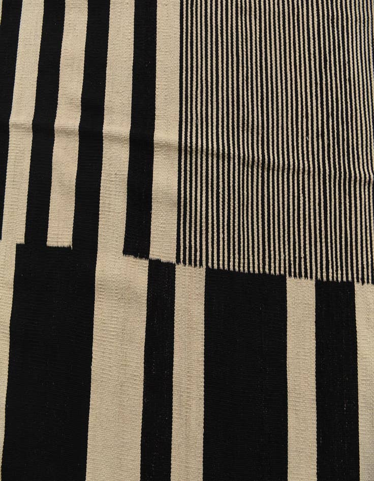 Detail image of 8' 7 x 9' 7  Hand Woven Kilim Modern Wool Rug