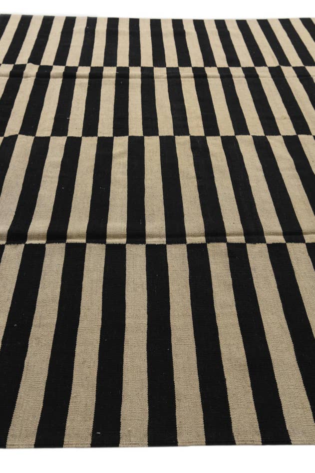 Detail image of 8' 7 x 11' 1 Hand Woven Kilim Modern Wool Rug