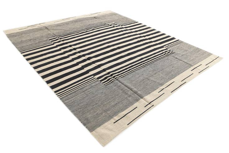 Detail image of 8' 4 x 9' 6 Hand Woven Kilim Modern Wool Rug
