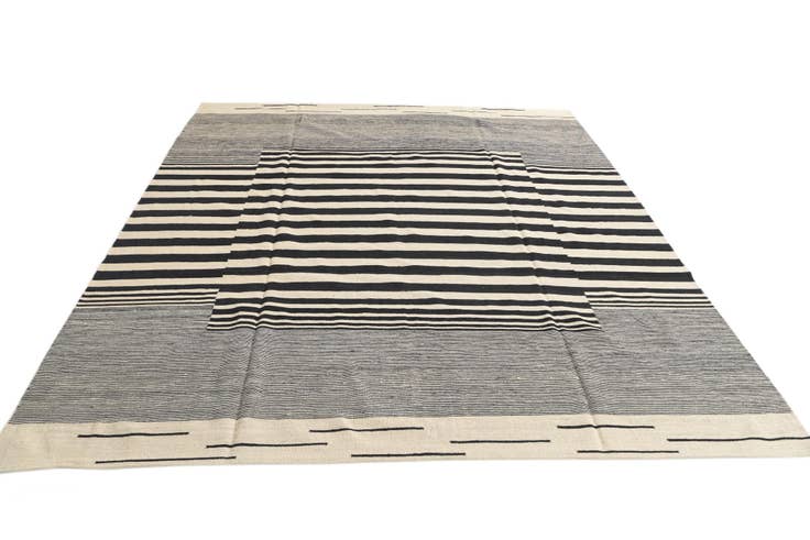 Detail image of 8' 4 x 9' 6 Hand Woven Kilim Modern Wool Rug