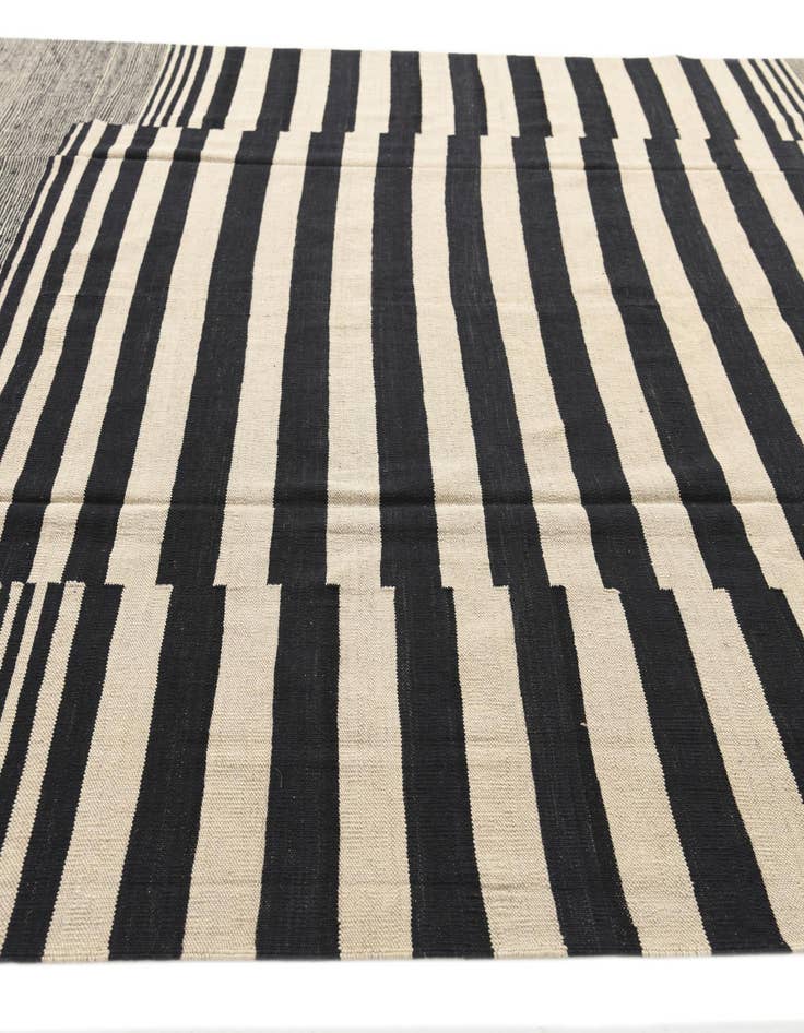 Detail image of 8' 4 x 9' 6  Hand Woven Kilim Modern Wool Rug