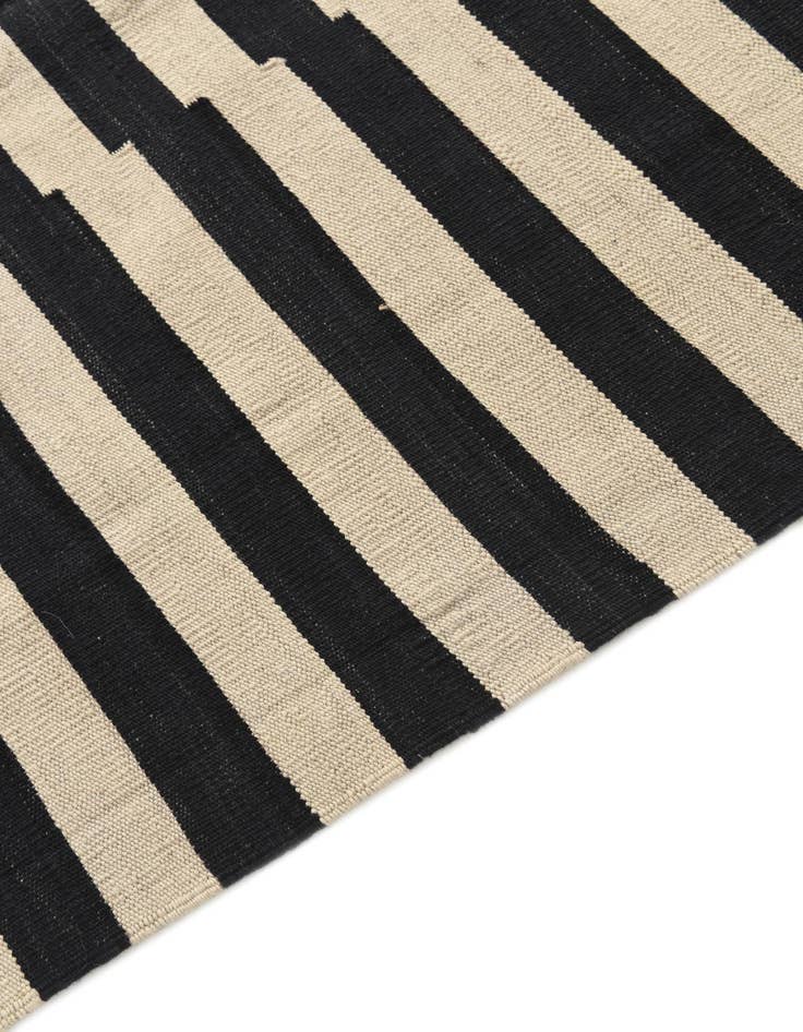 Detail image of 8' 4 x 9' 6  Hand Woven Kilim Modern Wool Rug