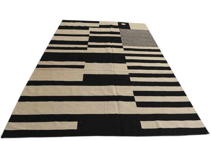 Detail image of 6' 8 x 9' 8 Hand Woven Kilim Modern Wool Rug