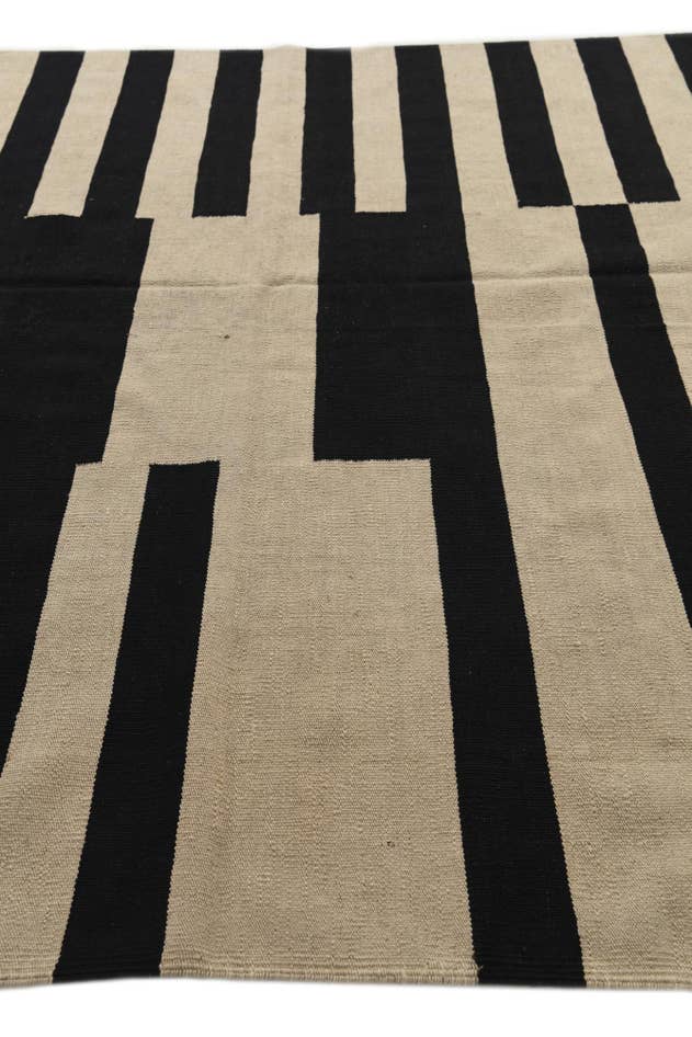 Detail image of 6' 8 x 9' 8 Hand Woven Kilim Modern Wool Rug