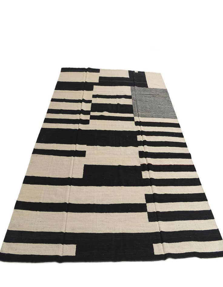 Detail image of 8' 5 x 9' 6  Hand Woven Kilim Modern Wool Rug