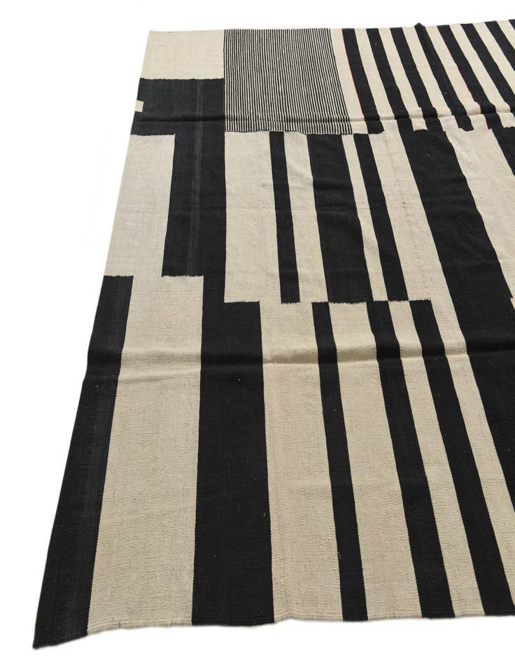 Detail image of 8' 5 x 9' 6  Hand Woven Kilim Modern Wool Rug