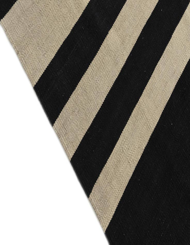 Detail image of 8' 5 x 9' 6  Hand Woven Kilim Modern Wool Rug