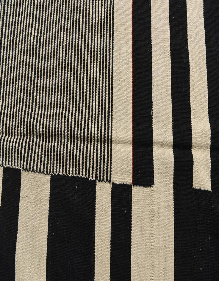 Detail image of 8' 5 x 9' 6  Hand Woven Kilim Modern Wool Rug