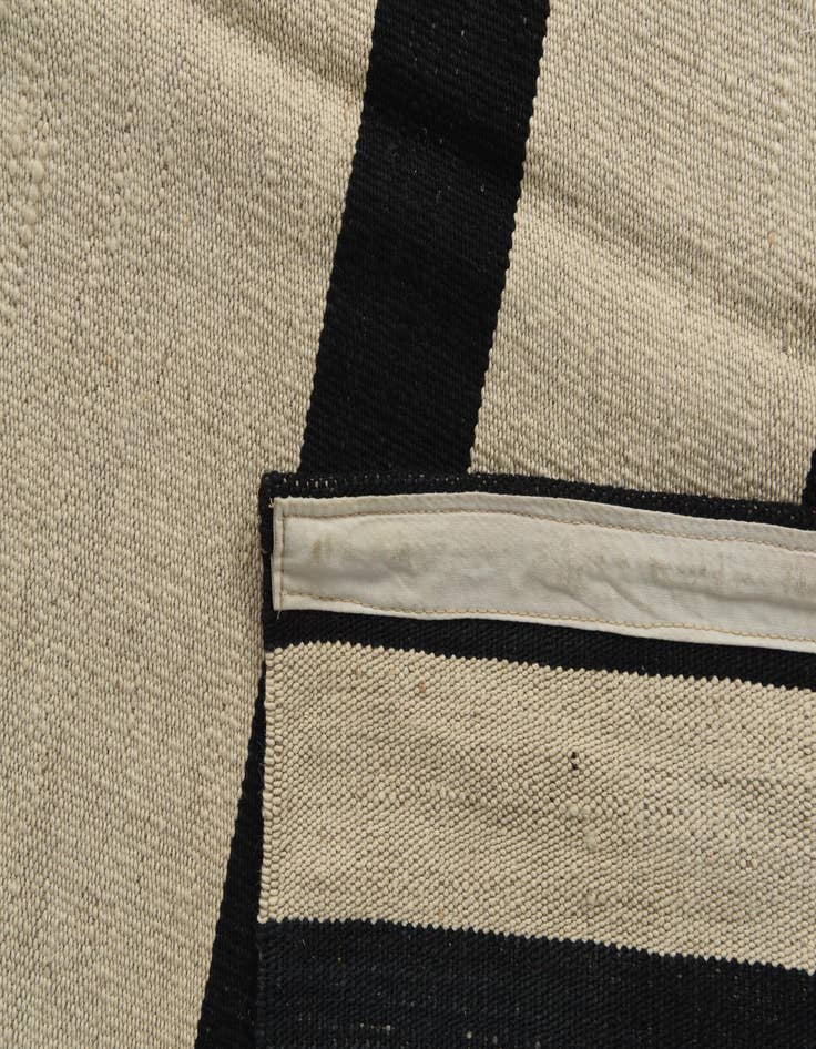 Detail image of 8' 5 x 9' 6  Hand Woven Kilim Modern Wool Rug