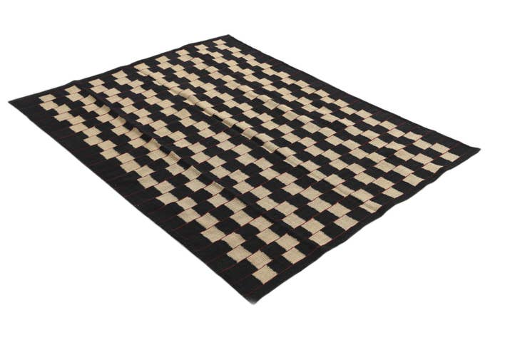 Detail image of 4' 5 x 5' 8 Hand Woven Kilim Modern Wool Rug