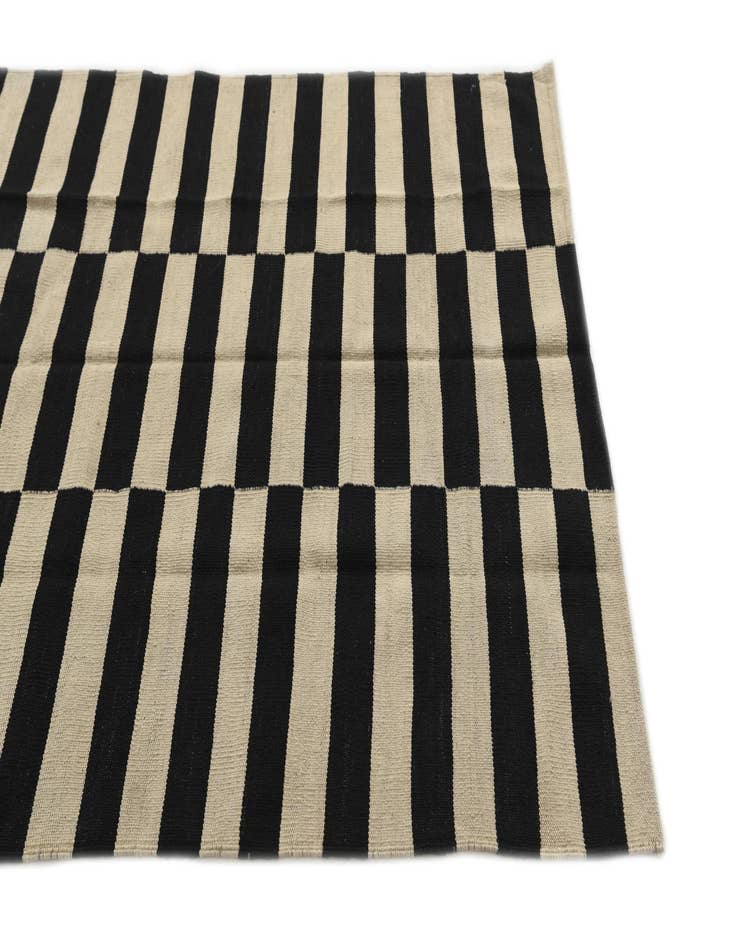 Detail image of 4' x 5' 10  Hand Woven Kilim Modern Wool Rug