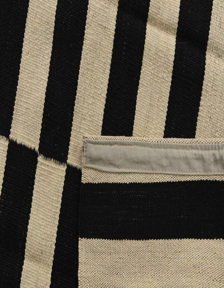 Detail image of 4' x 5' 10  Hand Woven Kilim Modern Wool Rug