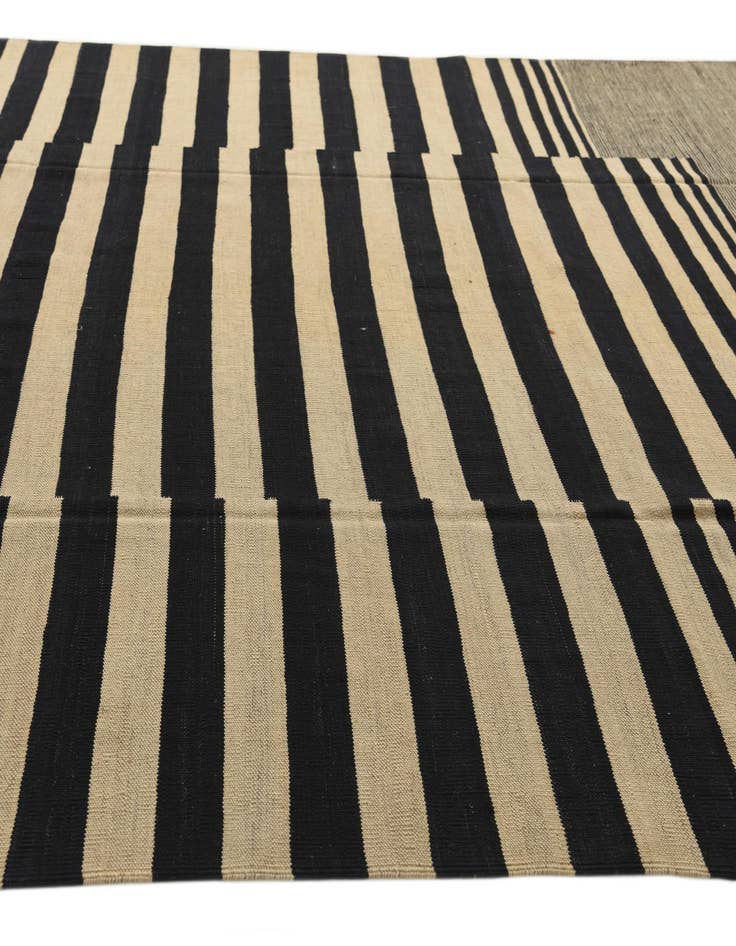 Detail image of 8' 2 x 9' 8  Hand Woven Kilim Modern Wool Rug