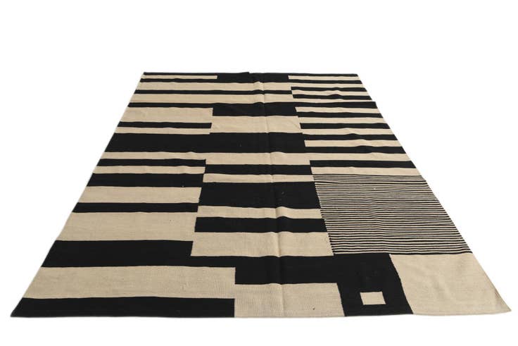 Detail image of 6' 9 x 9' 6 Hand Woven Kilim Modern Wool Rug