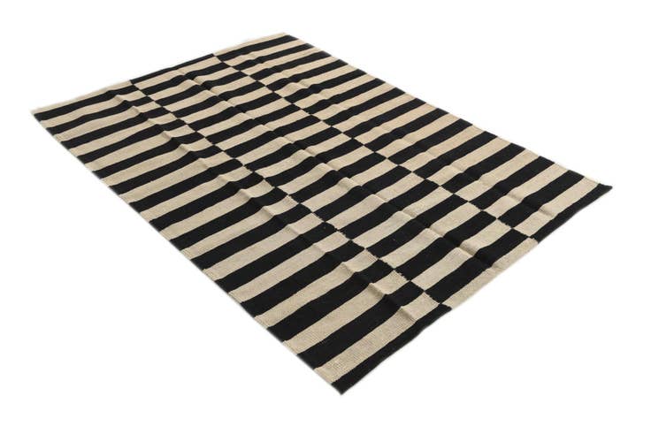 Detail image of 4' 3 x 5' 8 Hand Woven Kilim Modern Wool Rug