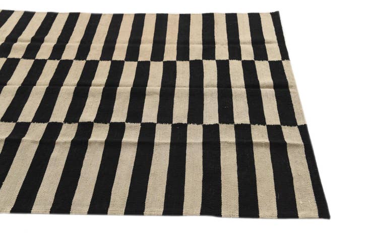 Detail image of 4' 3 x 5' 8 Hand Woven Kilim Modern Wool Rug