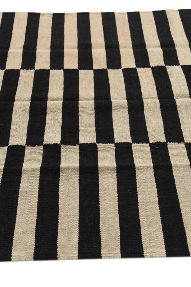 Detail image of 4' 3 x 5' 8 Hand Woven Kilim Modern Wool Rug