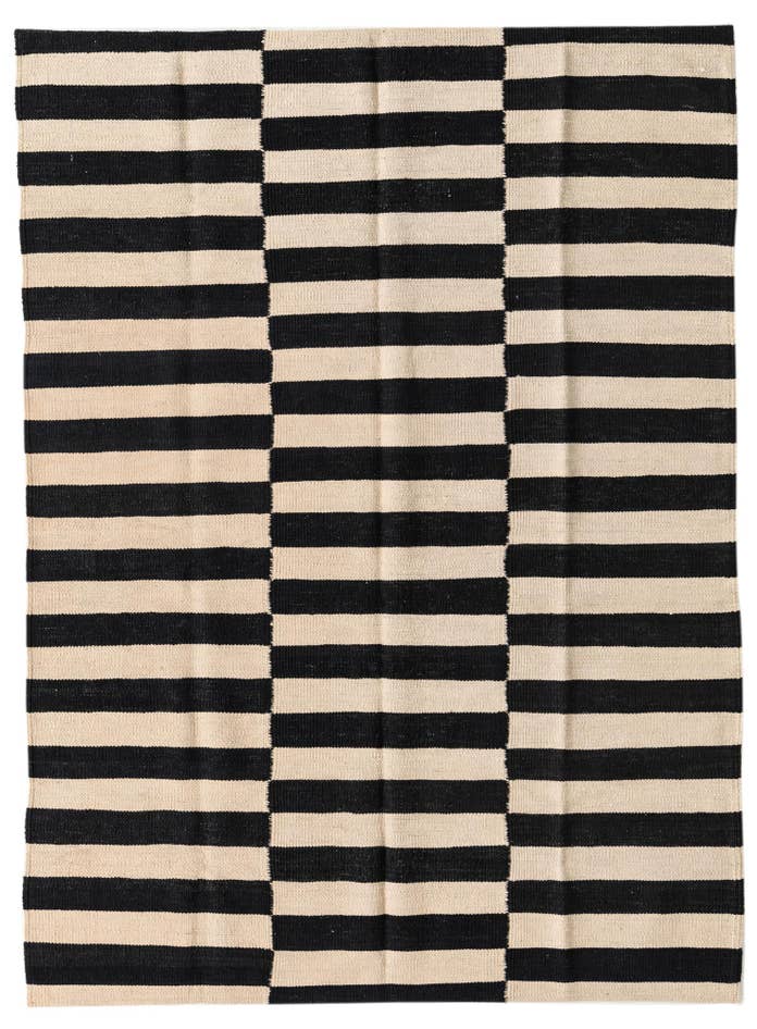 Detail image of 4' 3 x 5' 8 Hand Woven Kilim Modern Wool Rug