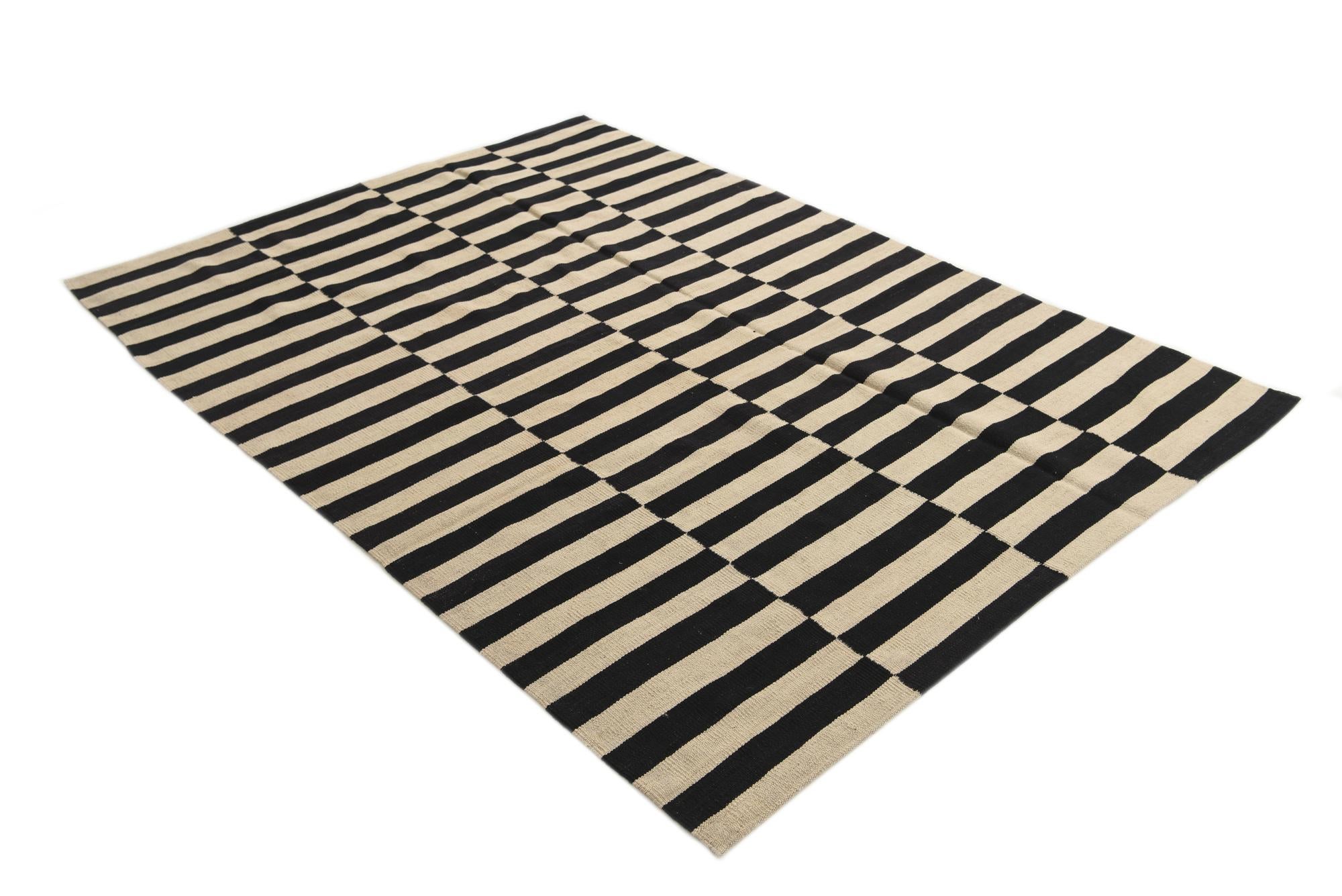5' 9 x 7' 10 Hand Woven Kilim Modern Wool Rug