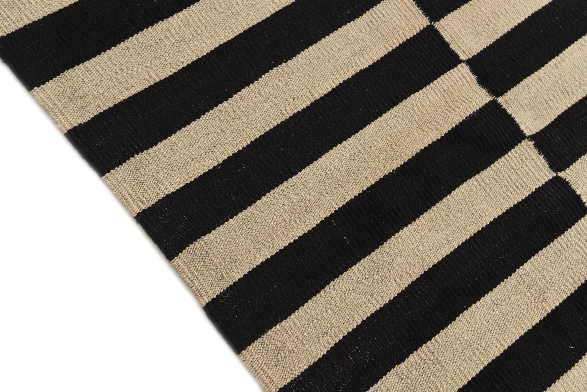 5' 9 x 7' 10 Hand Woven Kilim Modern Wool Rug