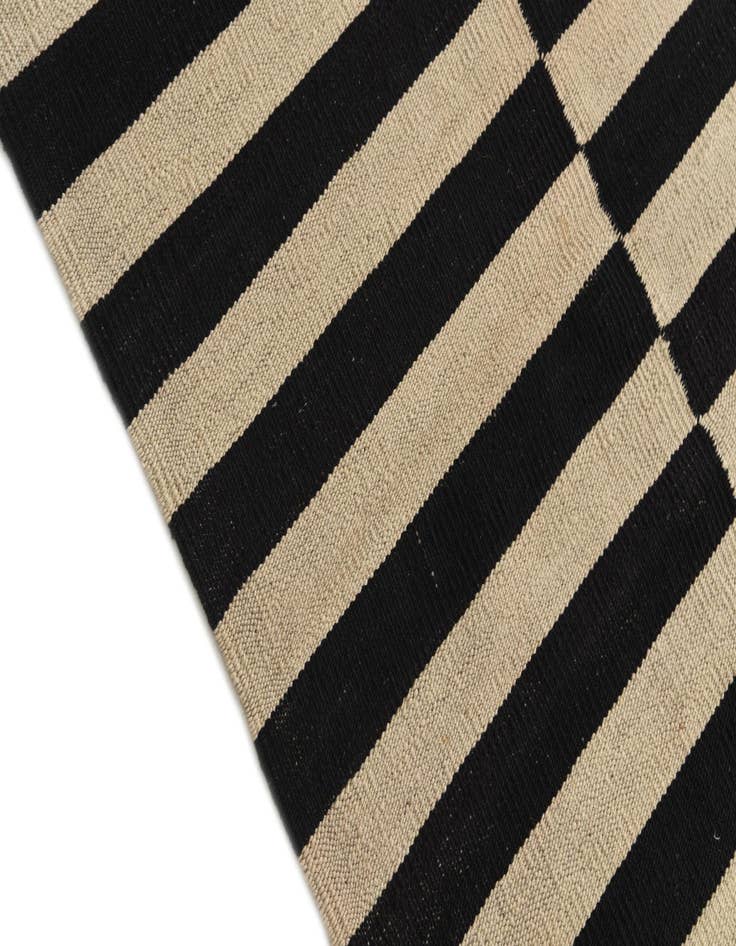 Detail image of 5' 9 x 7' 10  Hand Woven Kilim Modern Wool Rug