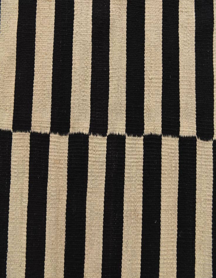 Detail image of 5' 9 x 7' 10  Hand Woven Kilim Modern Wool Rug