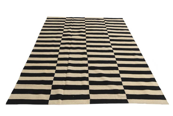 Detail image of 5' 6 x 7' 10 Hand Woven Kilim Modern Wool Rug