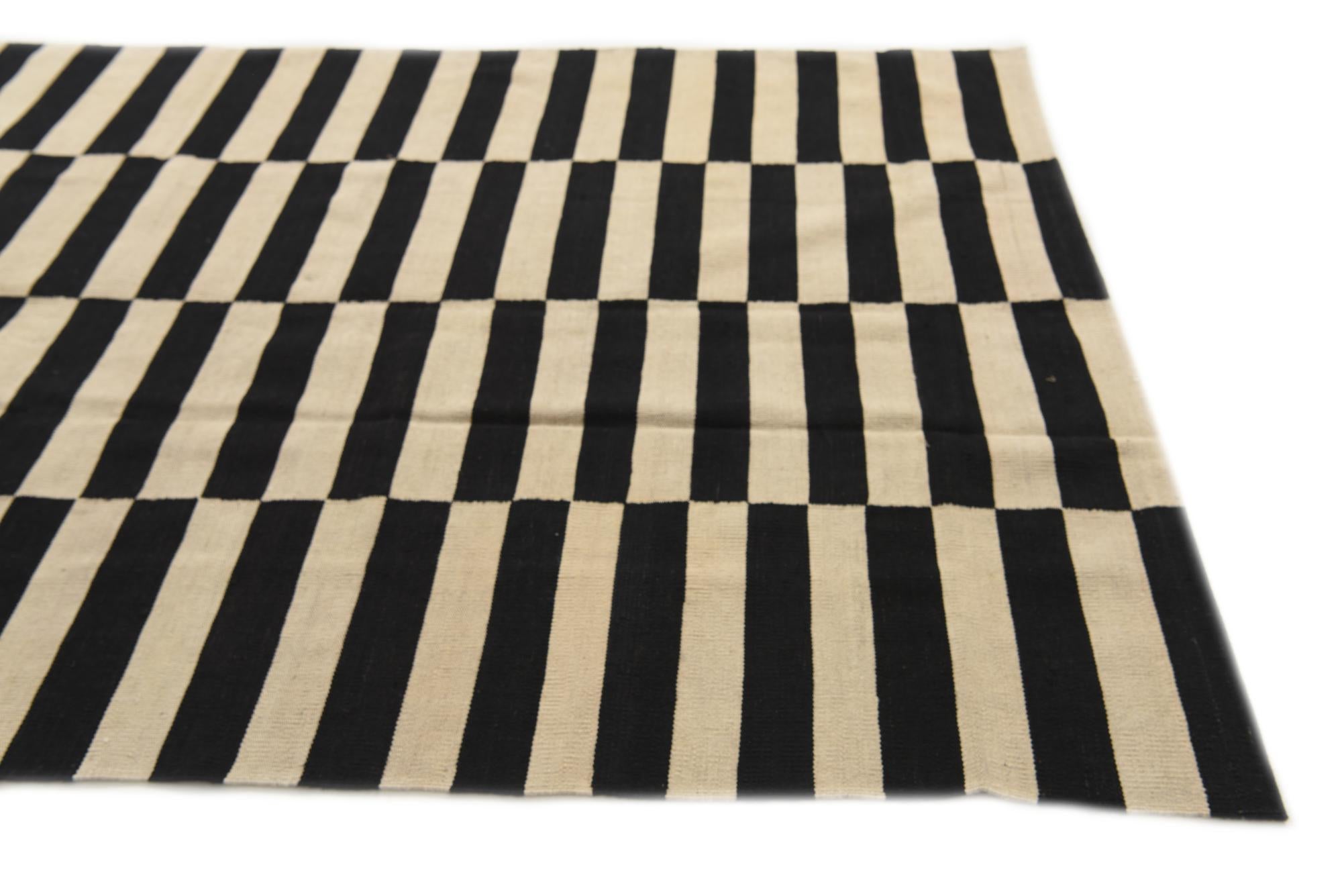 5' 6 x 7' 10 Hand Woven Kilim Modern Wool Rug
