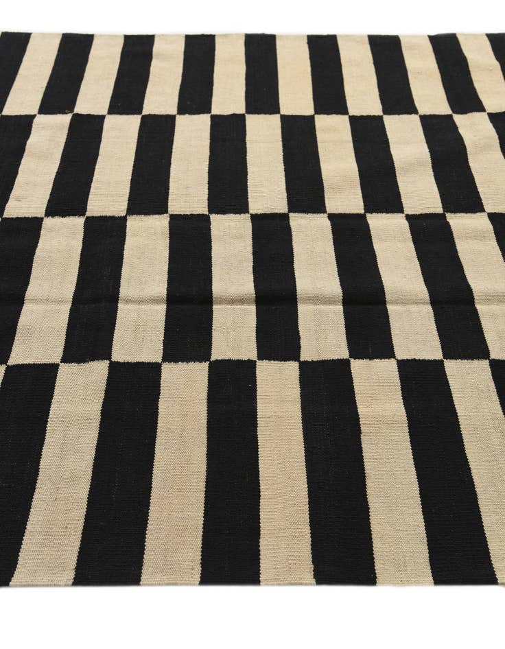 Detail image of 5' 6 x 7' 10  Hand Woven Kilim Modern Wool Rug