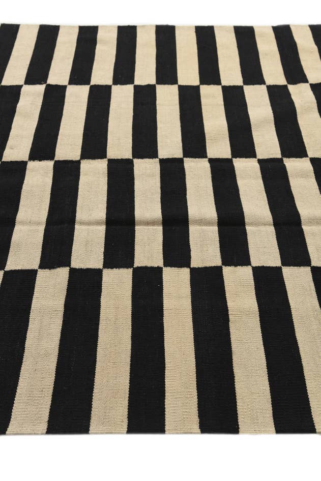 Detail image of 5' 6 x 7' 10 Hand Woven Kilim Modern Wool Rug