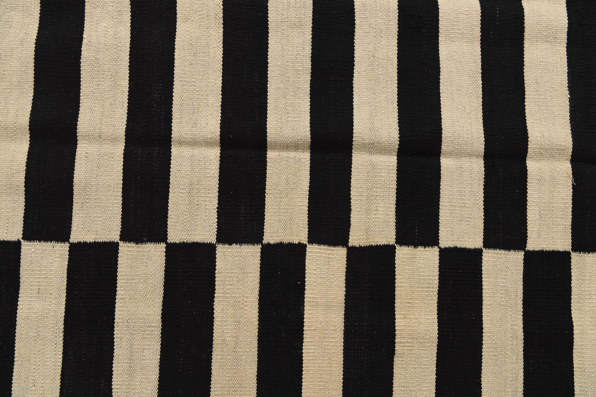 5' 6 x 7' 10 Hand Woven Kilim Modern Wool Rug