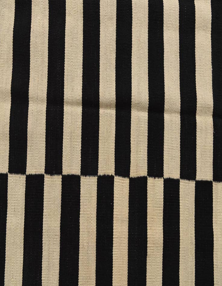 Detail image of 5' 6 x 7' 10  Hand Woven Kilim Modern Wool Rug