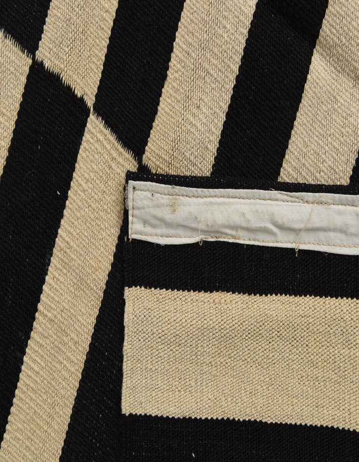 Detail image of 5' 6 x 7' 10  Hand Woven Kilim Modern Wool Rug