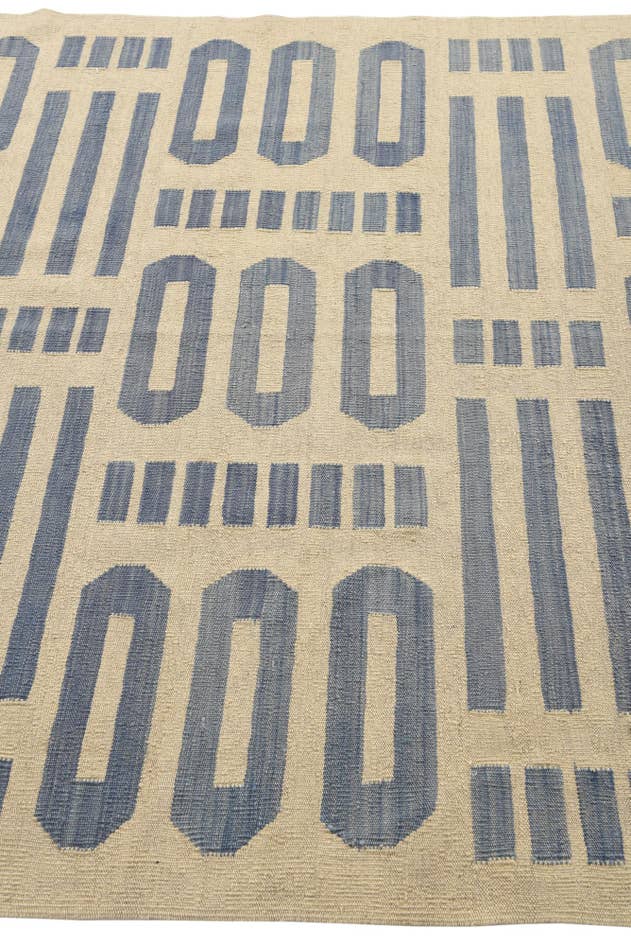 Detail image of 5' 4 x 6' 5 Hand Woven Kilim Modern Wool Rug