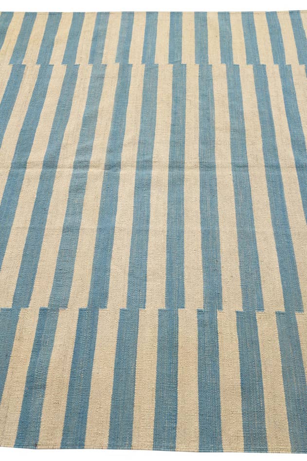 Detail image of 5' 8 x 7' 8 Hand Woven Kilim Modern Wool Rug
