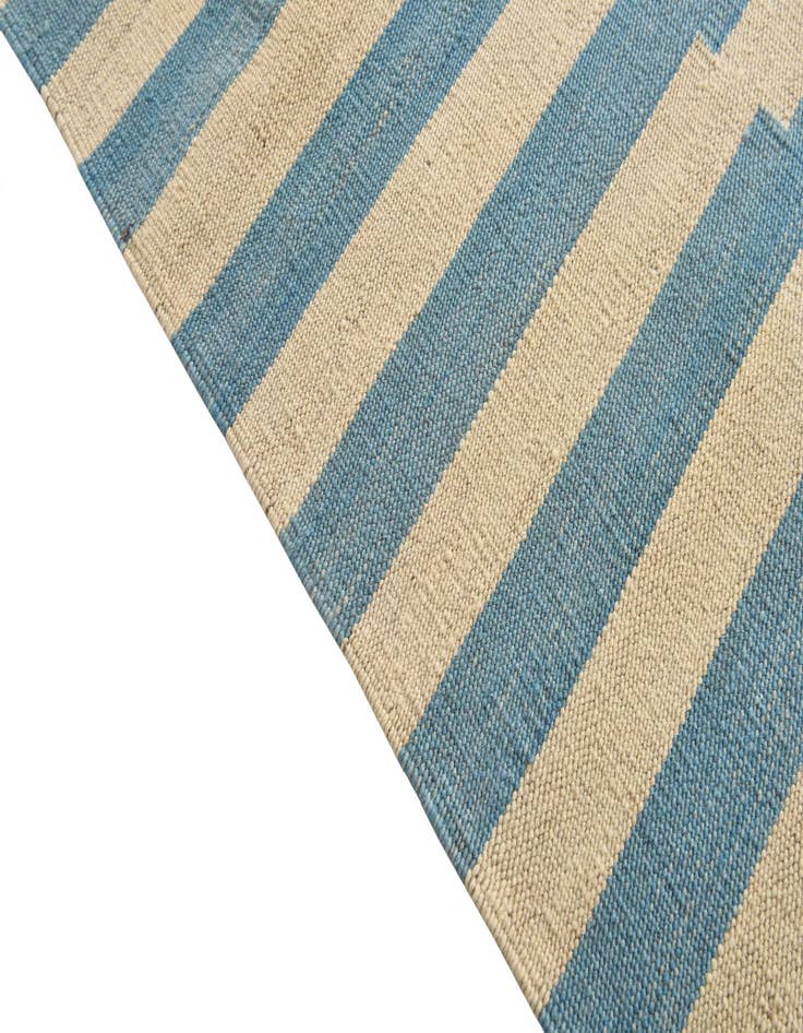 Detail image of 5' 8 x 7' 8  Hand Woven Kilim Modern Wool Rug