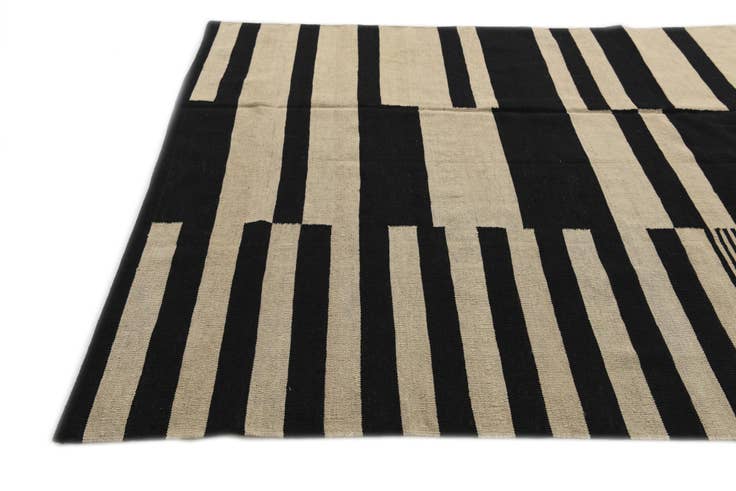 Detail image of 5' 8 x 7' 9 Hand Woven Kilim Modern Wool Rug