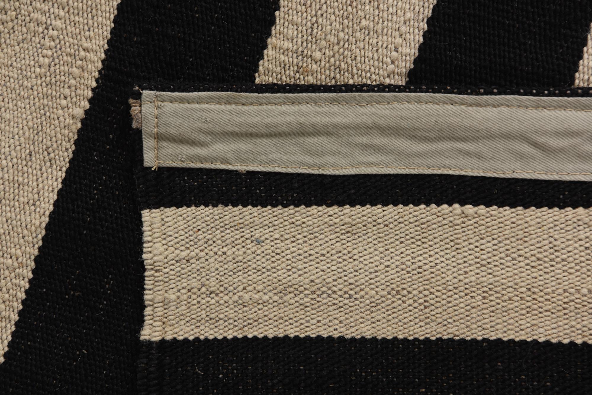 5' 9 x 7' 9 Hand Woven Kilim Modern Wool Rug