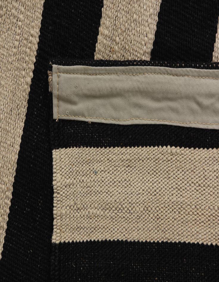 Detail image of 5' 9 x 7' 9  Hand Woven Kilim Modern Wool Rug